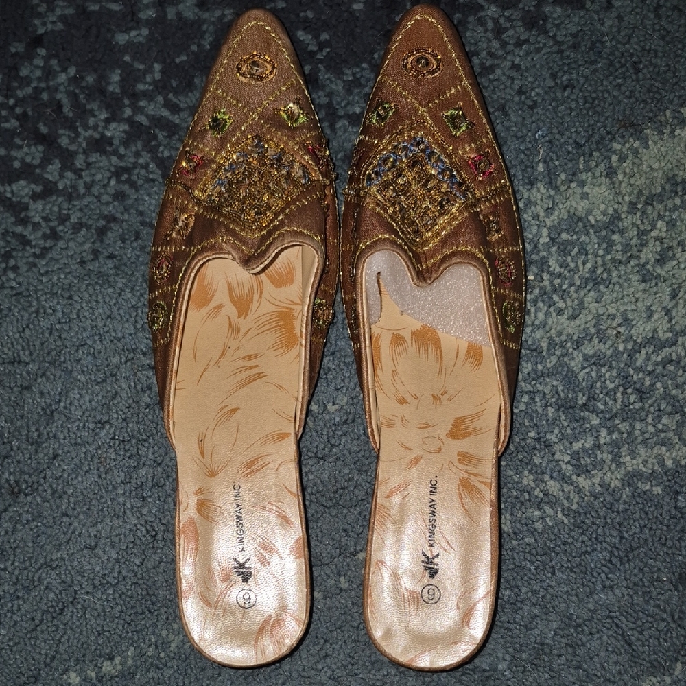 NWOT KINGSWAY INC Elegant Brown Embroidered Women's Mules Size 9